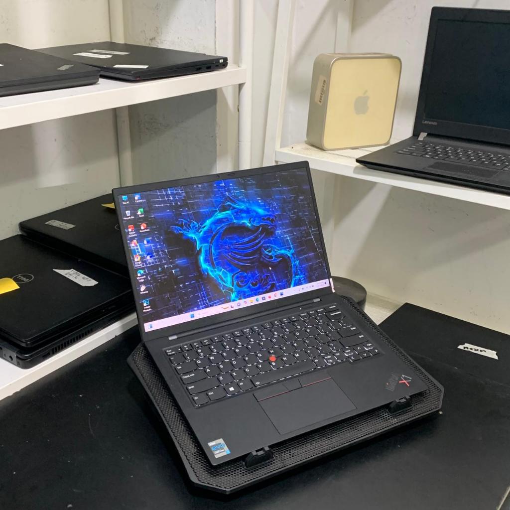 Laptop Lenovo Thinkpad X1 Carbon G9 Touchscreen Core i7 Gen 11 Ram 16GB Ssd 256GB Slim Mulus Elegant