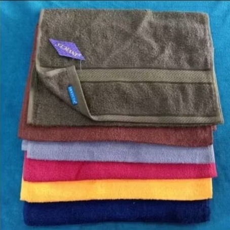 3 pcs handuk leher invicta warna l hitam l putih