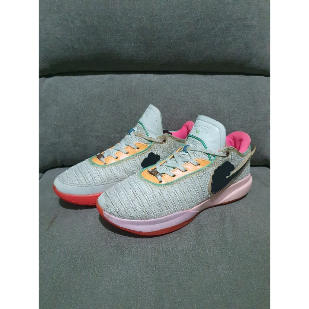 Sepatu Basket Second (Size 45)