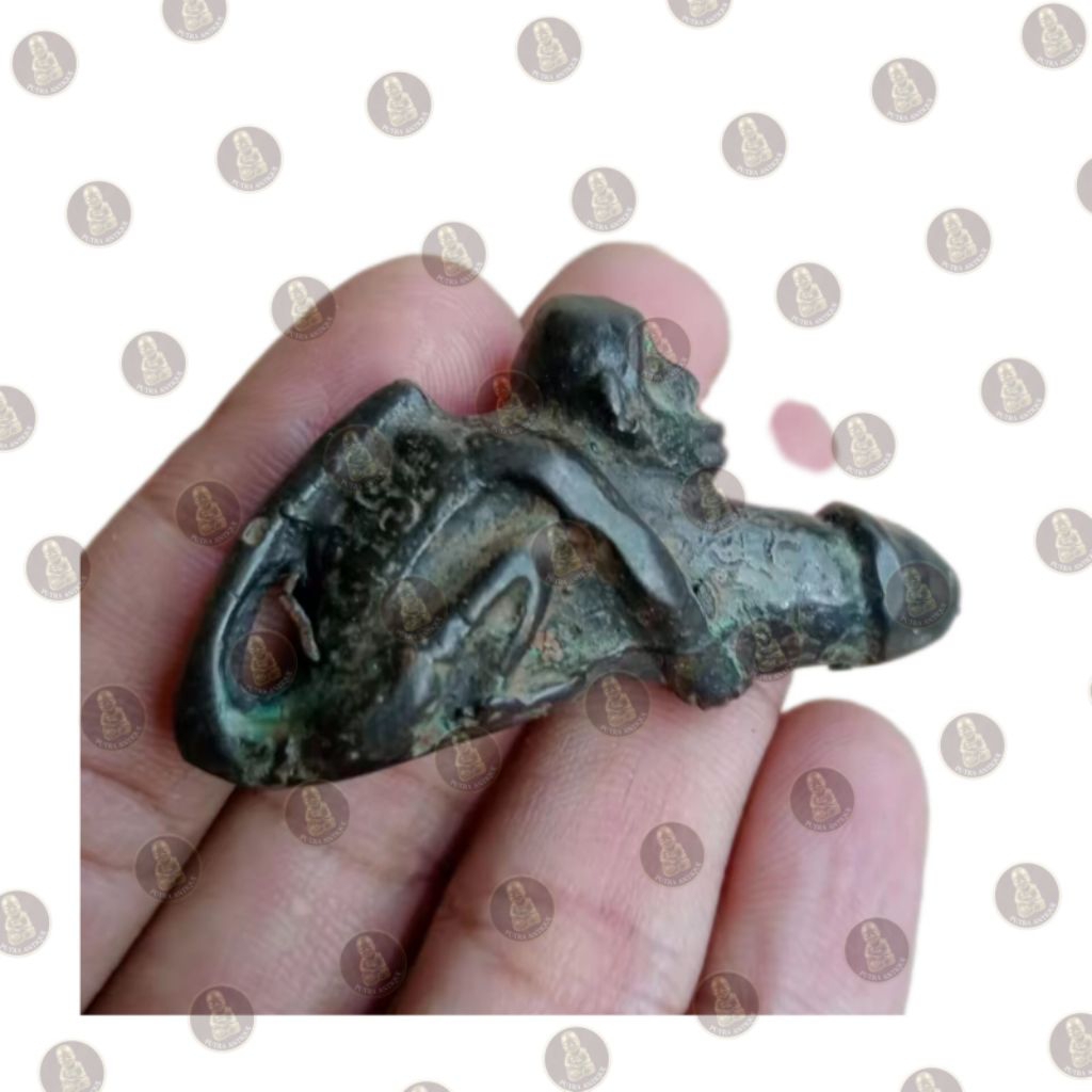 Gantungan Kunci Model Patung Sarutomo Warna Hitam Bahan Kuningan