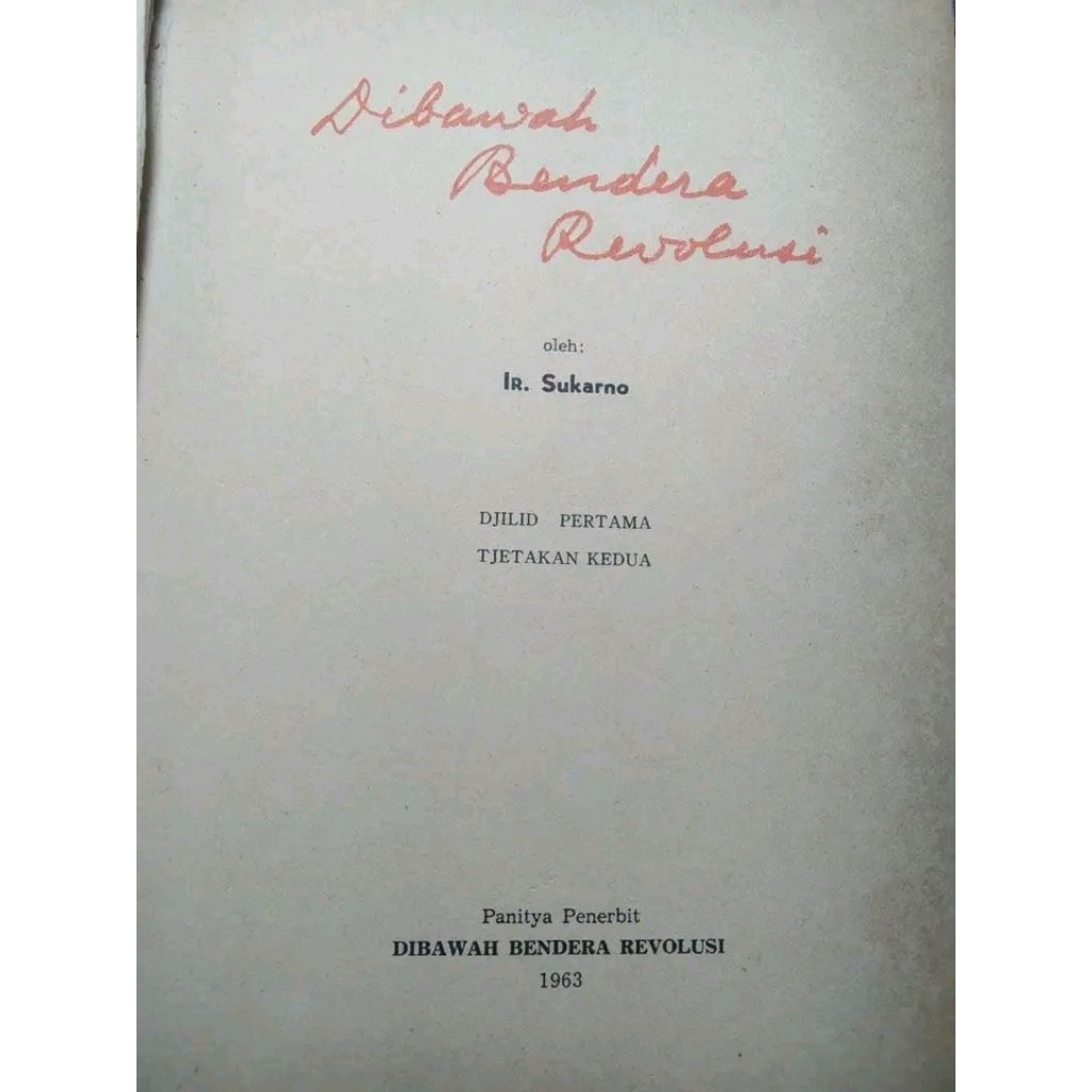 Buku pesanan customer Di Bawah Bendera Revolusi