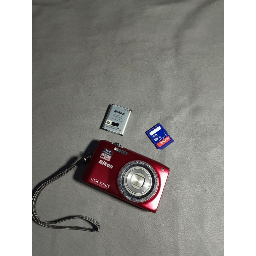 NIKON COOLPIX S2700 RED DIGICAM/KAMERA/POCKET