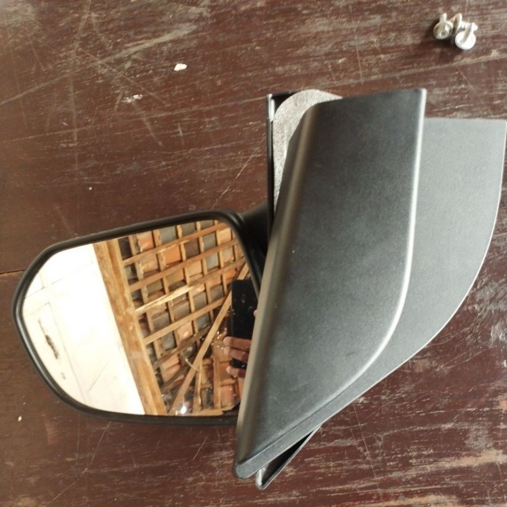 spion kanan datsun go