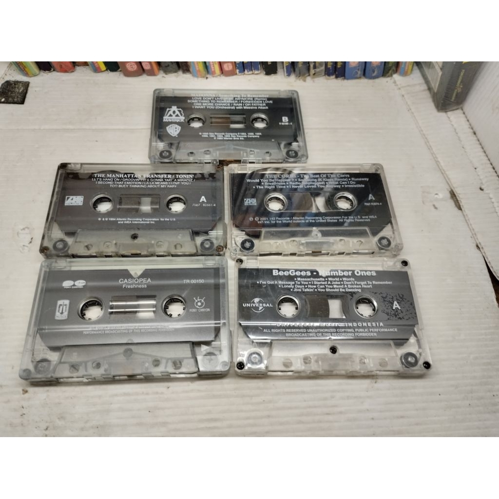 KASET PITA TANPA COVER KERTAS: THE MANHATTAN TRANSFER TONIN, THE CORRS THE BEST OF THE CORRS, MADONN