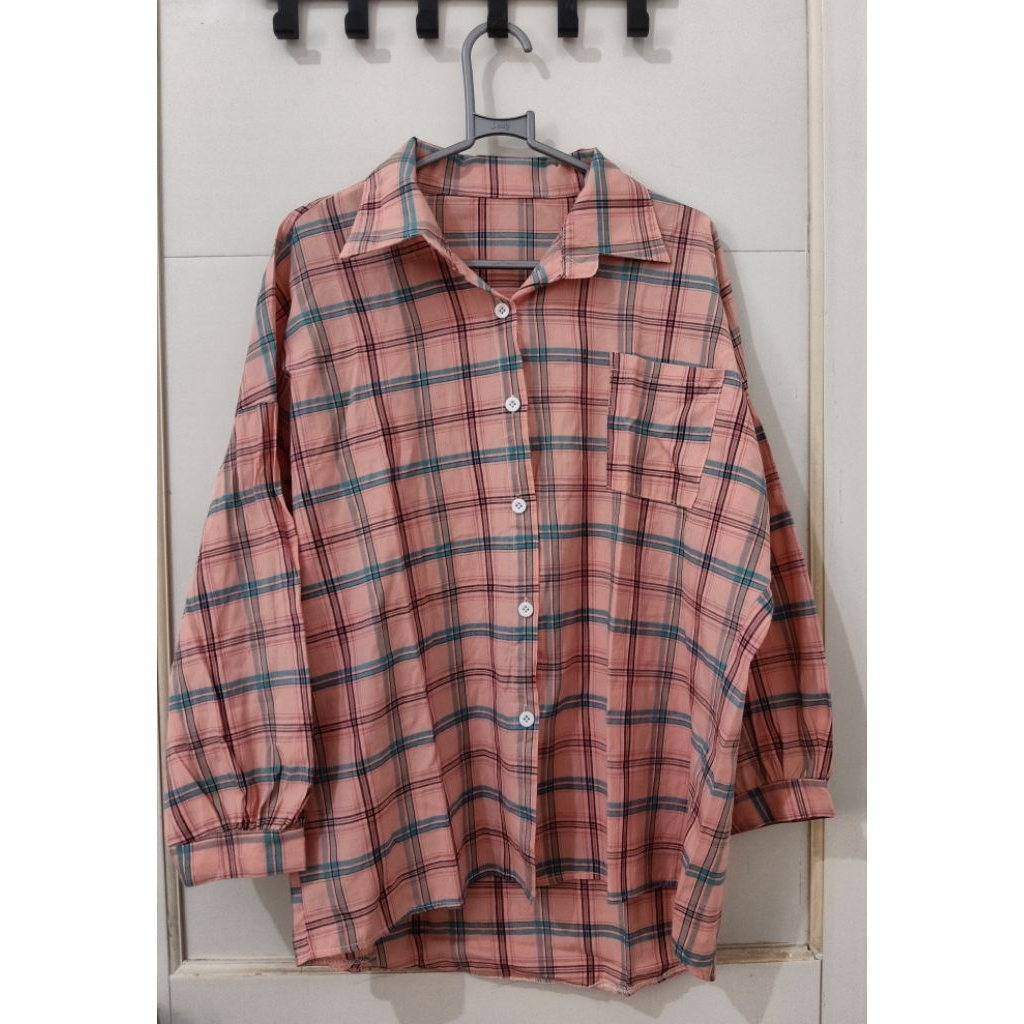 Kemeja katun kotak pink