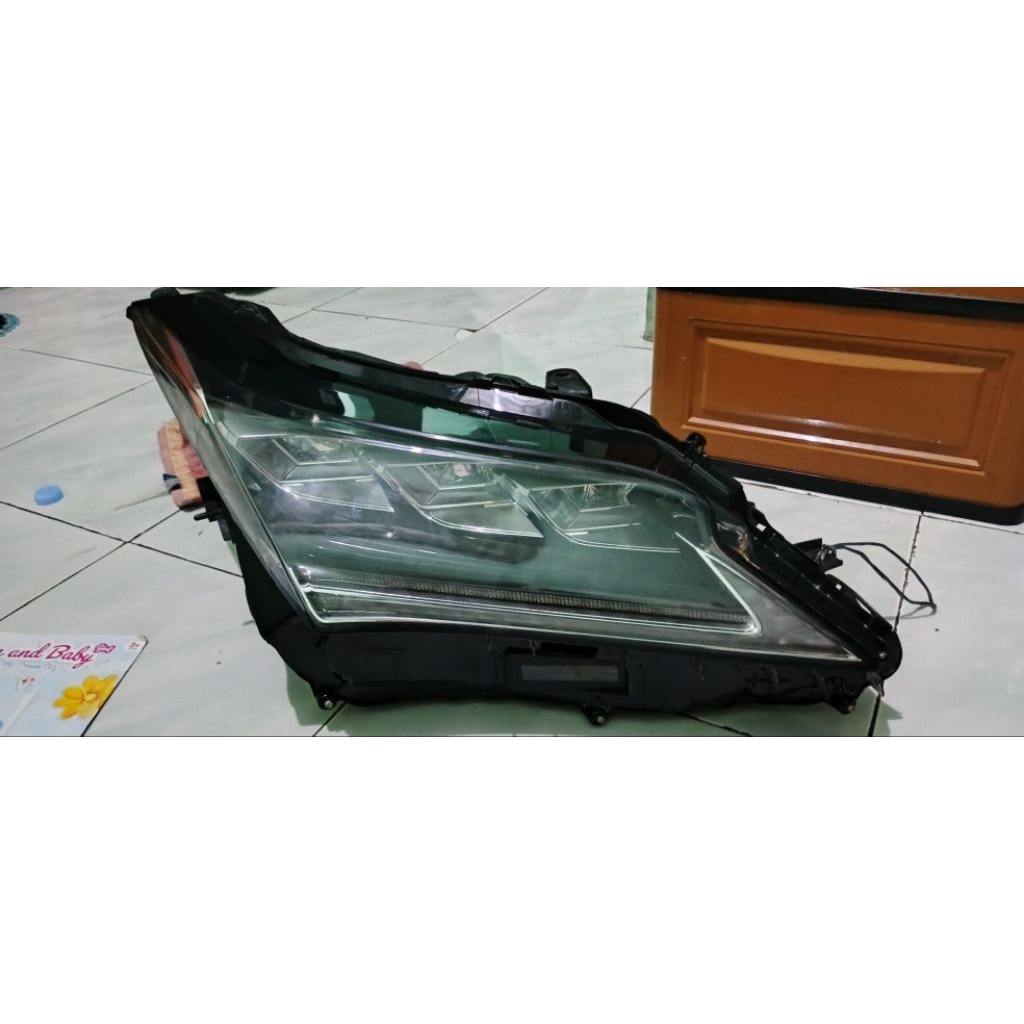 Lampu depan Lexus RX 300