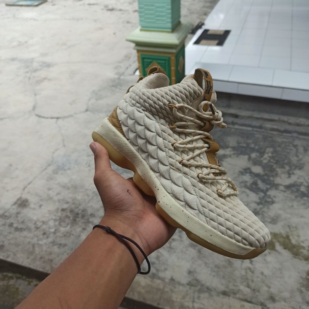 Sepatu second basket lebron 15 size 38