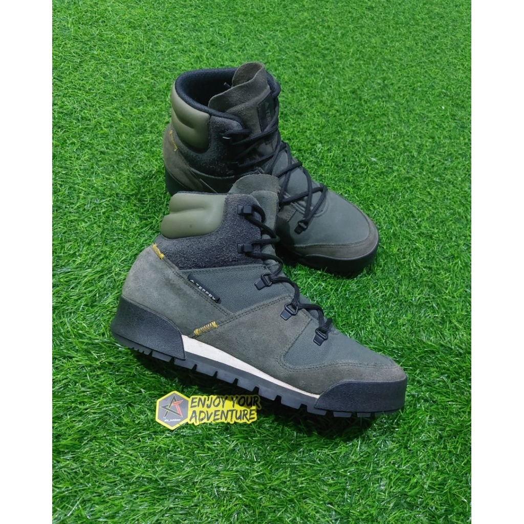 sepatu gunung trekking adidas size 40