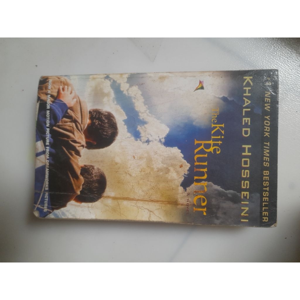 Buku The Kite Runner 401 Halaman