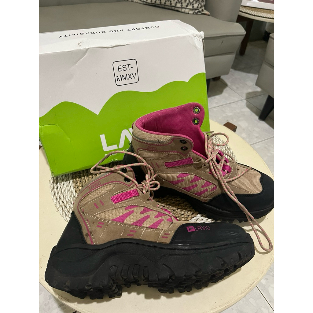 lavio sepatu gunung