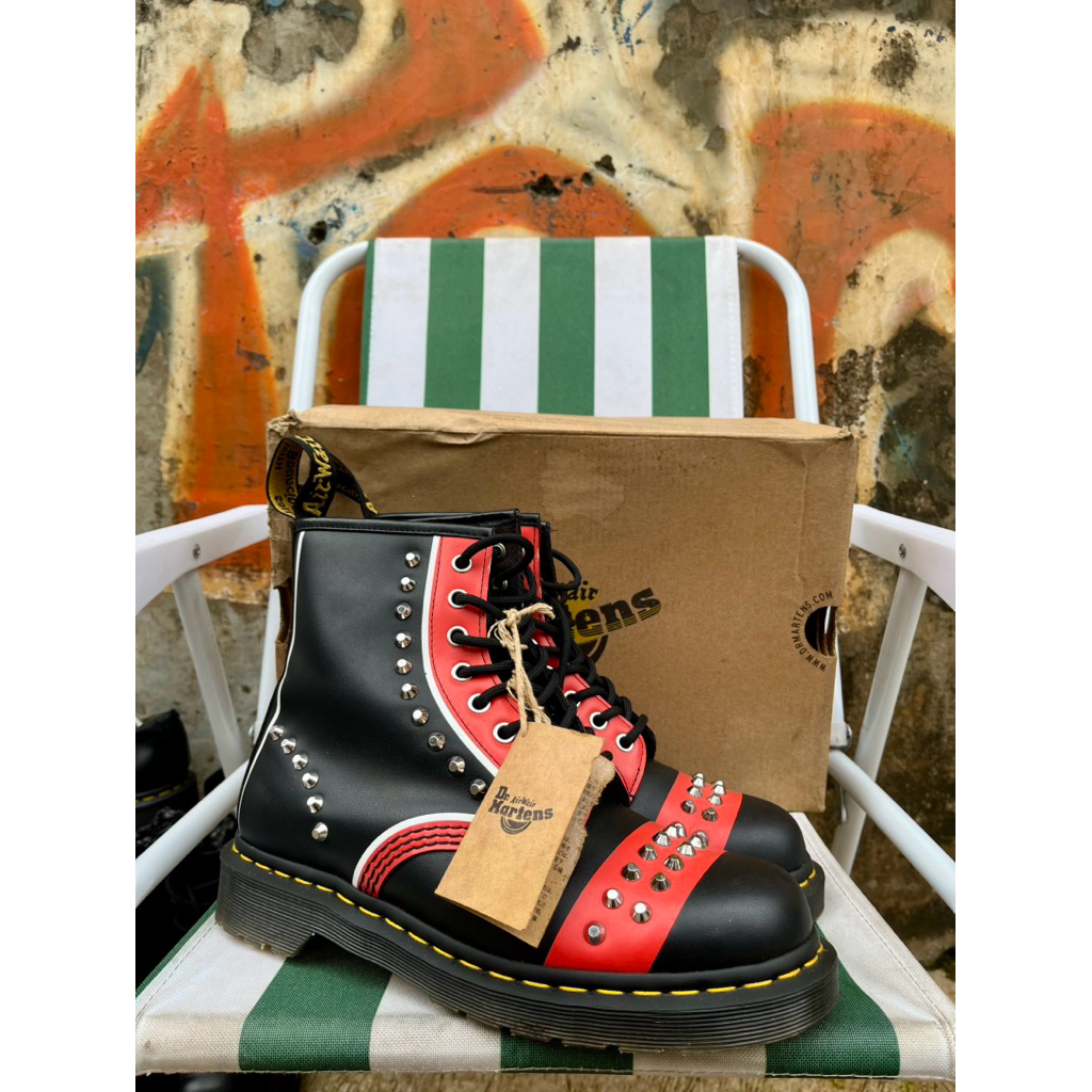 dr.martenns 1460 STUD HERO BACKHAND