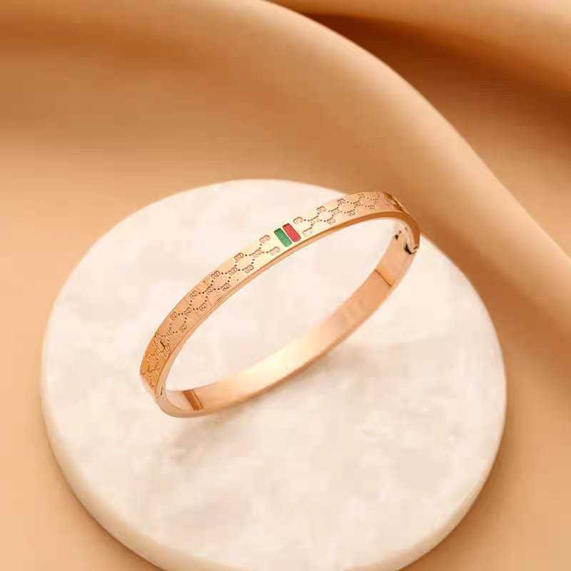 Gelang Wanita Titanium Model GC  - Gelang GC Wanita Quality Import  -   GC Wanita Titanium Originall