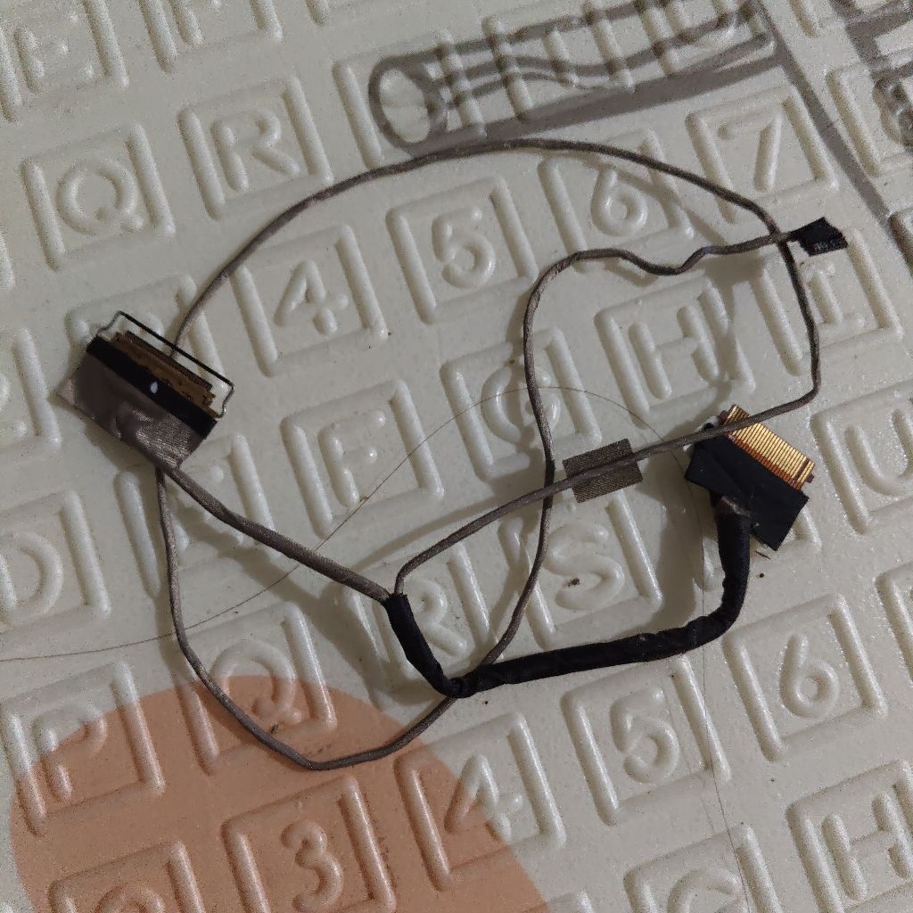 fleksibel flexsibel lcd laptop lenovo V14-ADA