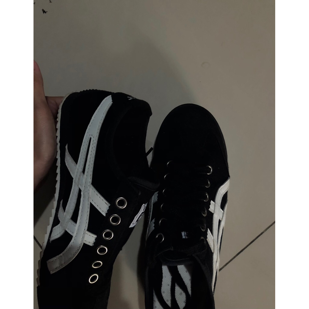 Sepatu onitsuka tiger hitam putih