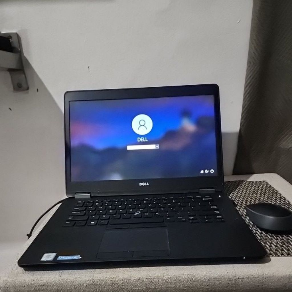 Dell latitude core i5 E7470 8/256 (Bekas)