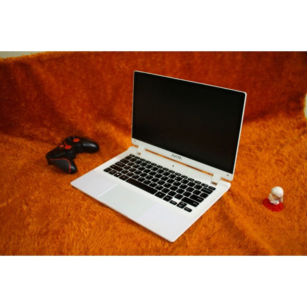 LAPTOP AVITA Essential