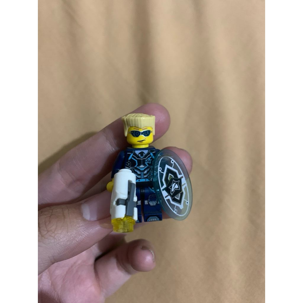Lego Minifigure Ultra agent trey swift