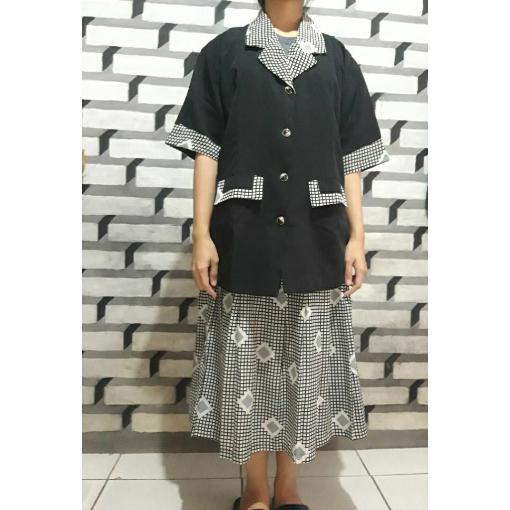 Ready Set Baju kemeja & rok wanita warna hitam dan putih VINTAGE lucu dan elegan PRELOVED