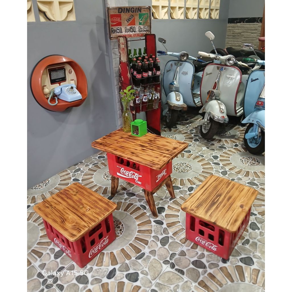1 SETT MEJA DAN KURSI EKS KRAT COCA COLA