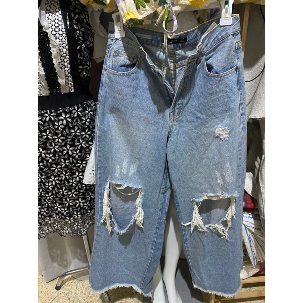 jeans ripped Bershka