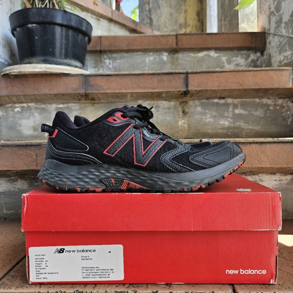 New Balance 410v7 4E Wide 'Black Electric Red' (Trail Run)