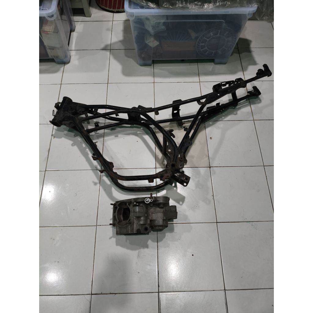 Rangka Frame Comp Set Crankcase Krengkes Mesin Tengah Yamaha RD125LC RD125 Original Copotan