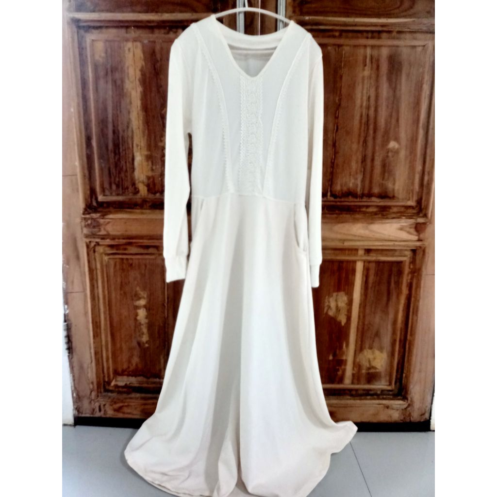 Preloved Gamis Wanita Putih Polos