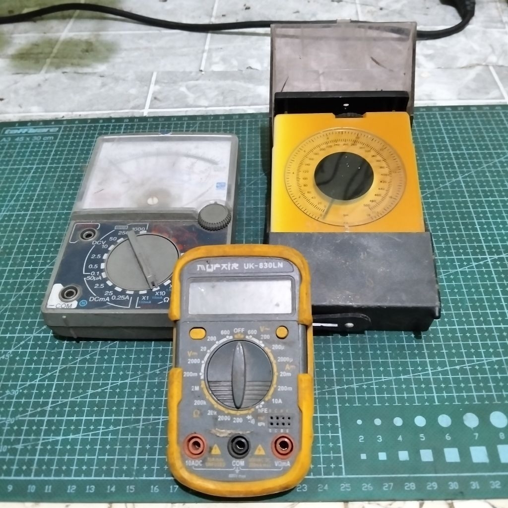 Jual Bekas 3 Pcs Alat Ukur Avo Meter Multimeter Analog & Digital + Timbangan Jarum