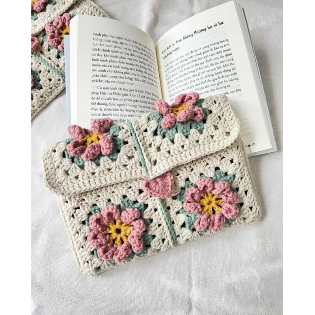 Book Cover/Tempat Buku Rajut