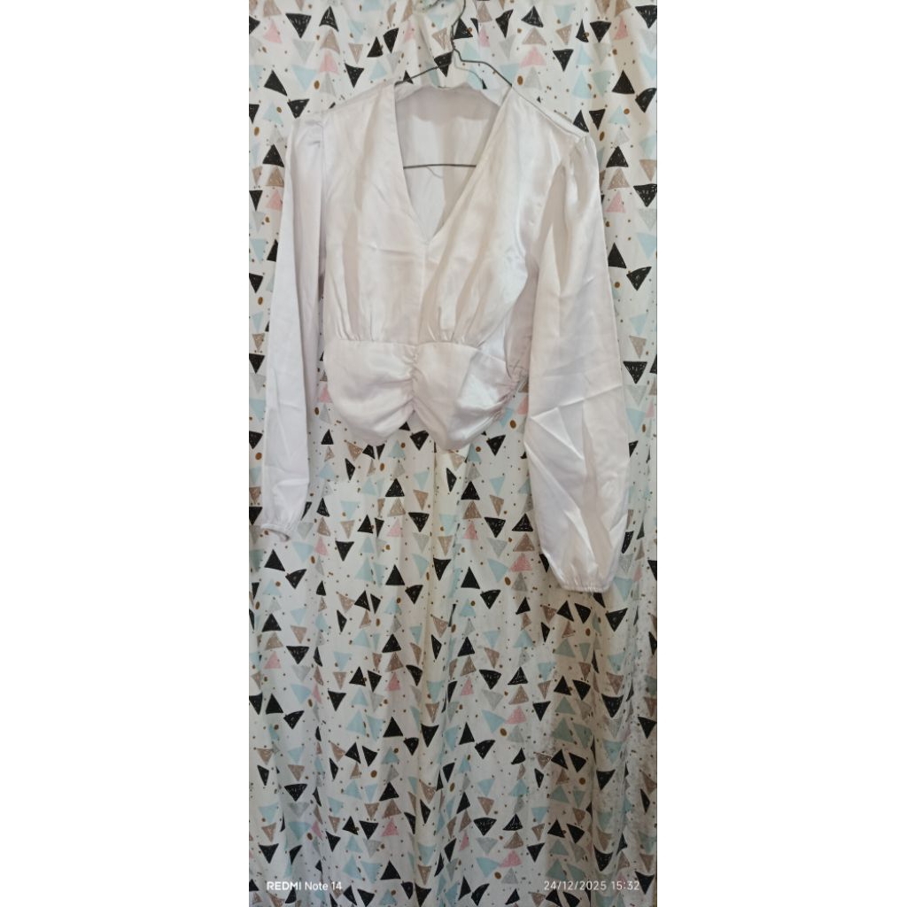baju krop top putih