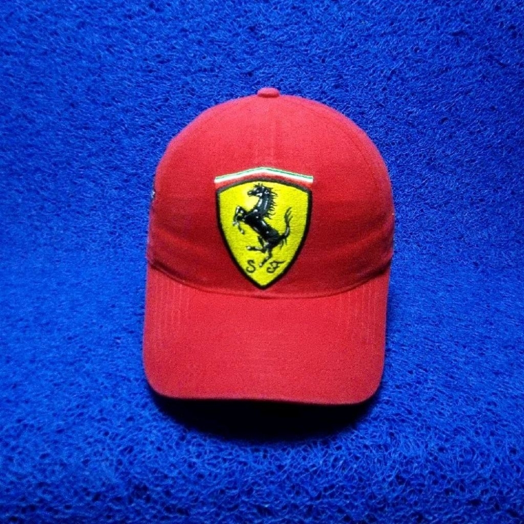 topi Ferrari cap merah big logo