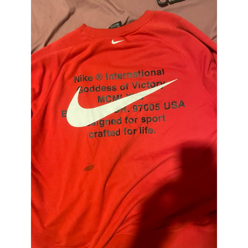 Crewneck Nike BIG SWOOSH (Red edition limited) Size Xl no minus warna asli pekat efek cahaya aja ite