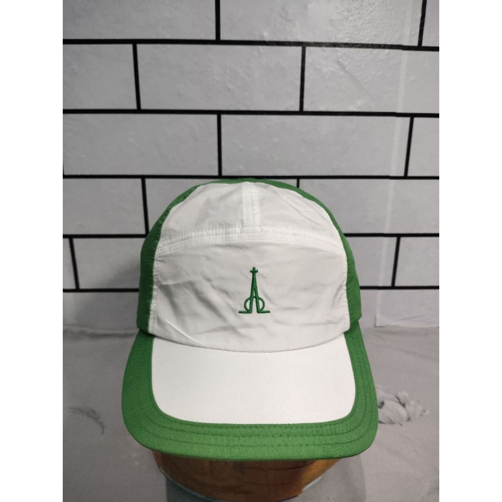 topi gunung/running second