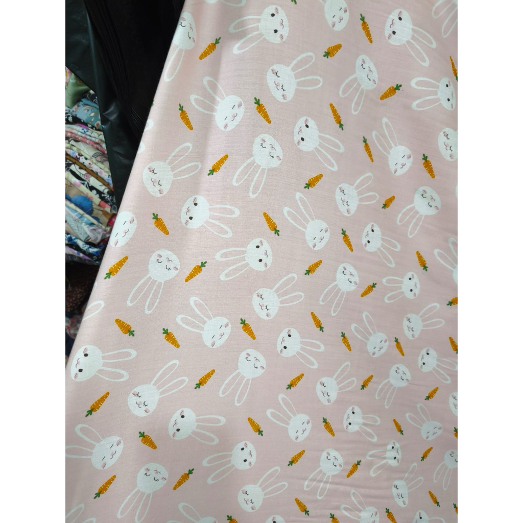 kain katun rayon motif karakter