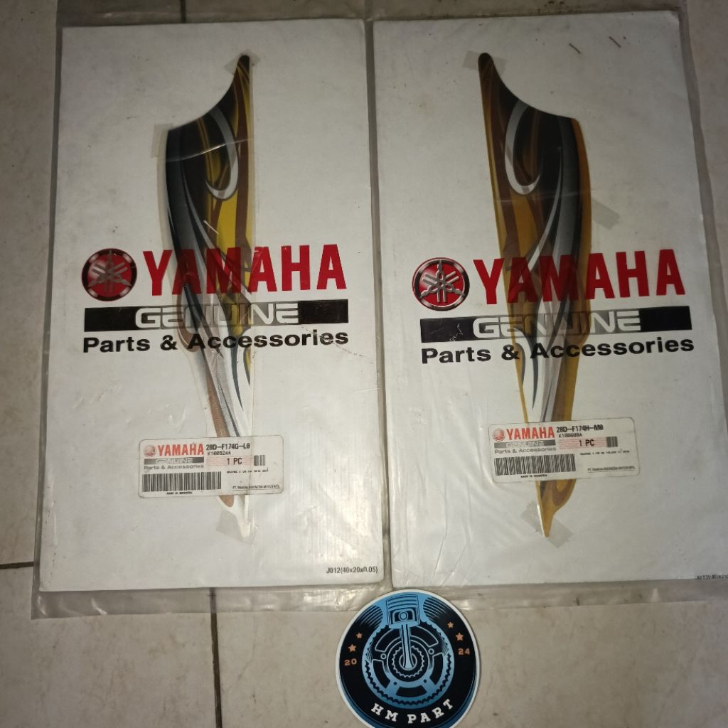 Stiker striping grafik body bodi kiri bawah Mio Sporty Smile 28D kuning gold emas DRYC1 2010 origina