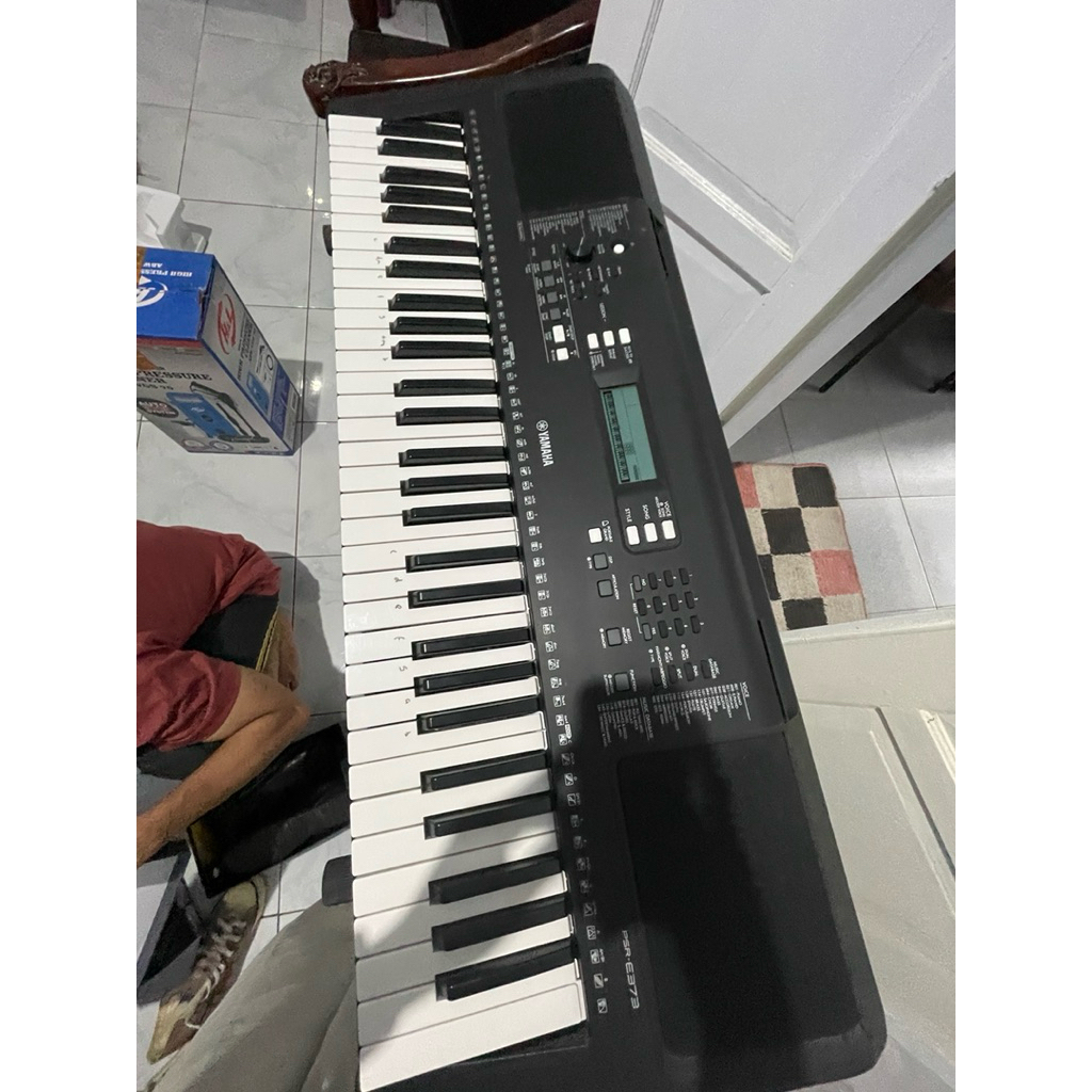 Keyboard YAMAHA PSR-E373