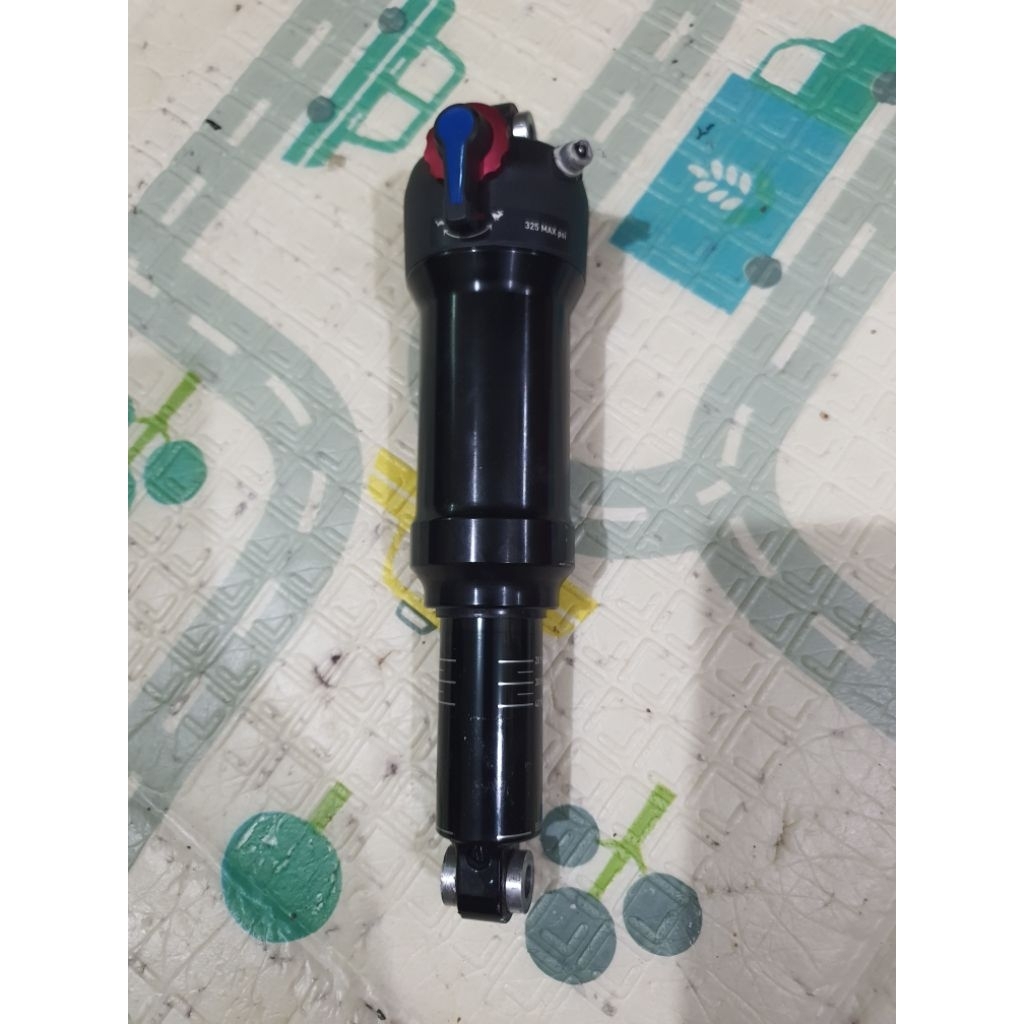 rearshock rockshox deluxe select plus etoe 21cm