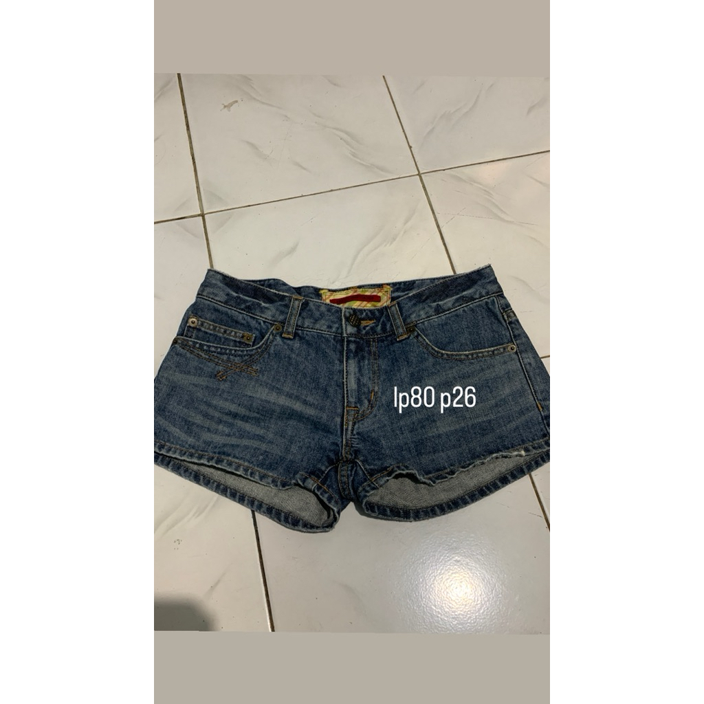 celana pendek jens wanita