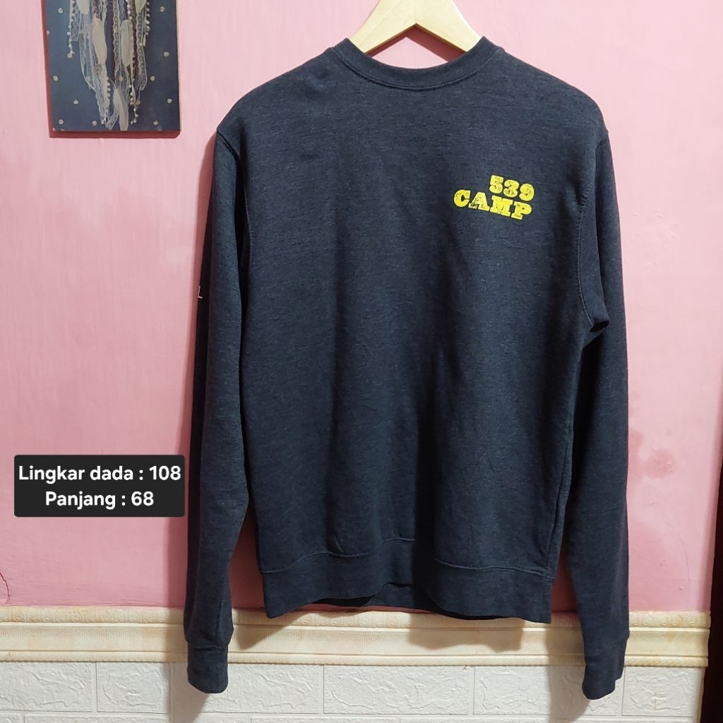 crewneck independent premium art belakang