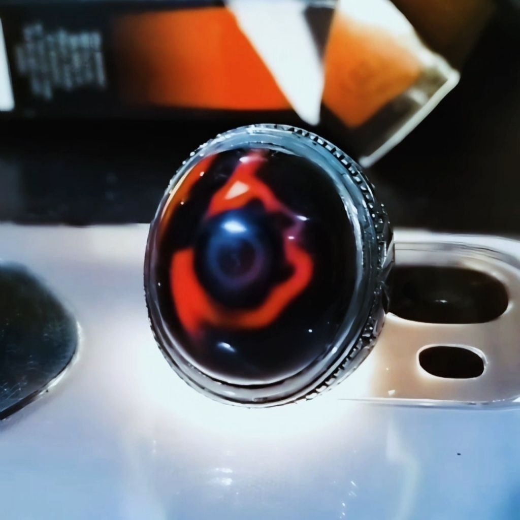 Batu akik Yaman darah motif mata