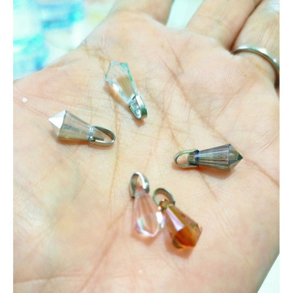 Liontin monel batu kristal Ceko