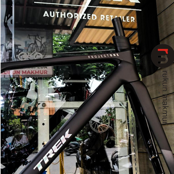 NEW TREK Madone SLR Gen 8 Project One Frameset Team TREK LIDL / Matte Black Smoke Prismatic - Frame 