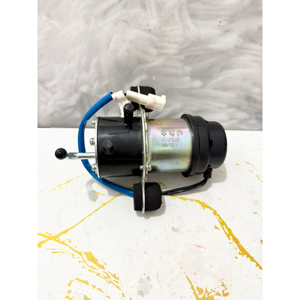 Pompa bensin (fuel pump) UC-J10J J88/1021 untuk mobil Suzuki Futura karburator dan Mitsubishi T120SS