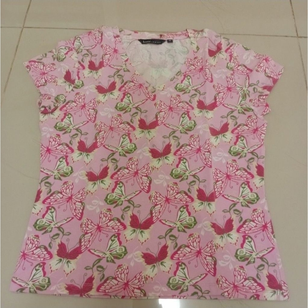 Preloved - Bossini ladies kaos atasan wanita kupu pink