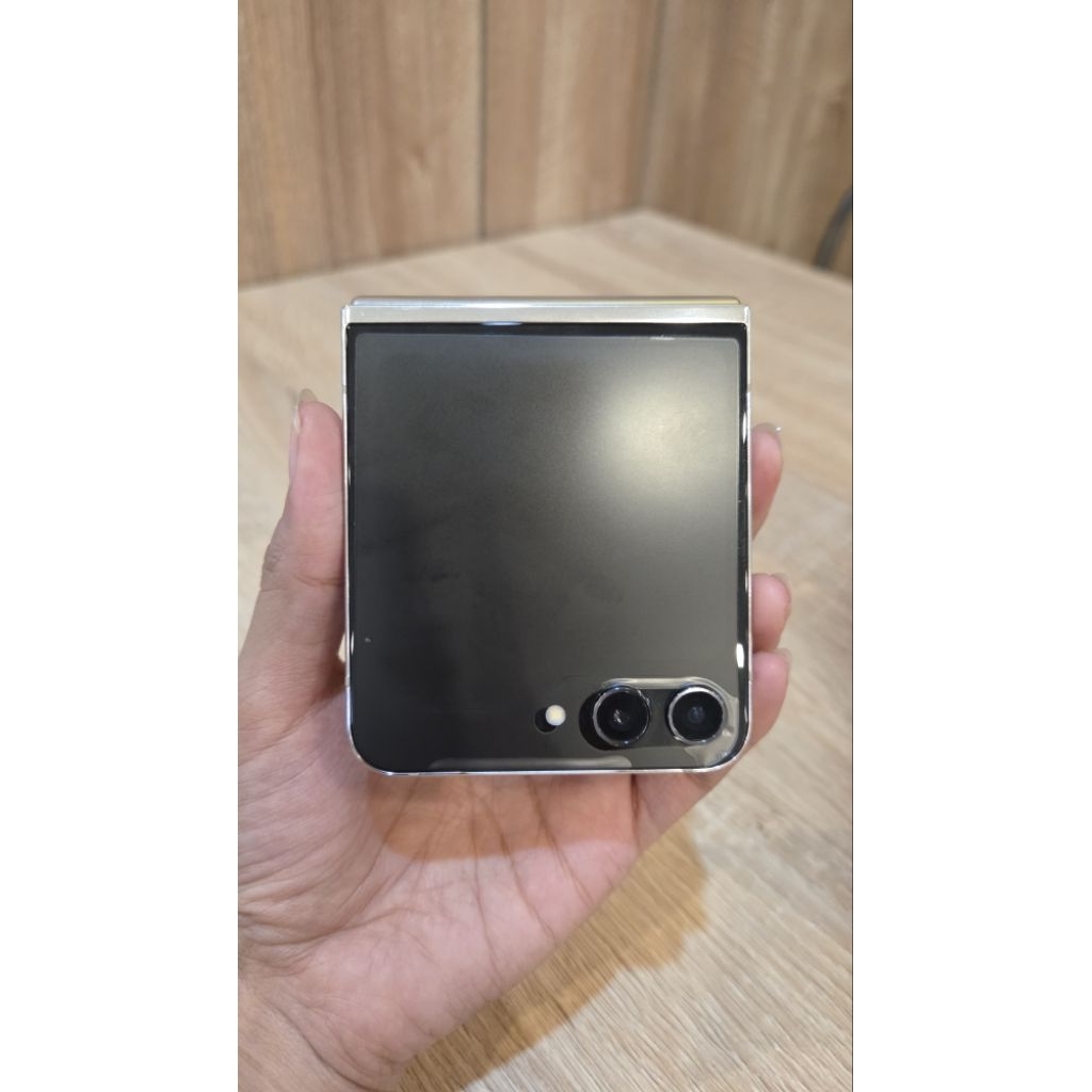 Samsung Z Flip 5 8/256 Sein