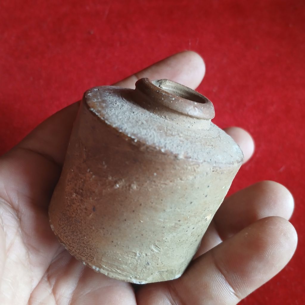 Koleksi Temuan Galian Tanah Jenis Tempat Wadah Obat era Sung Dinasti