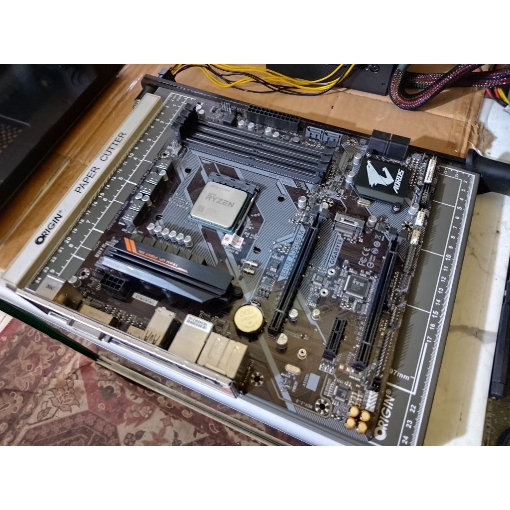 MOBO GAMING AMD DDR4 B450 GIGABYTE + RYZEN 3 3200G VGA 2GB DDR4
