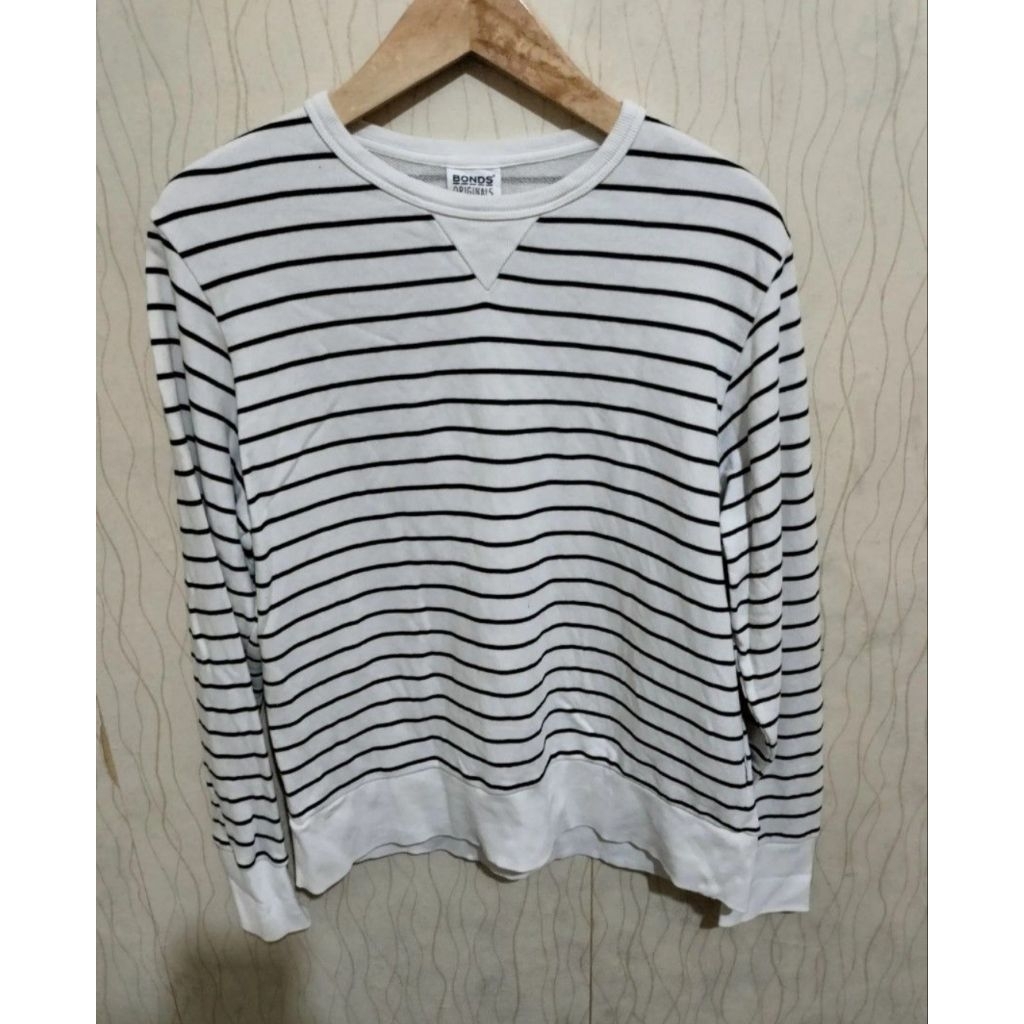 Crewneck Bonds Salur Putih