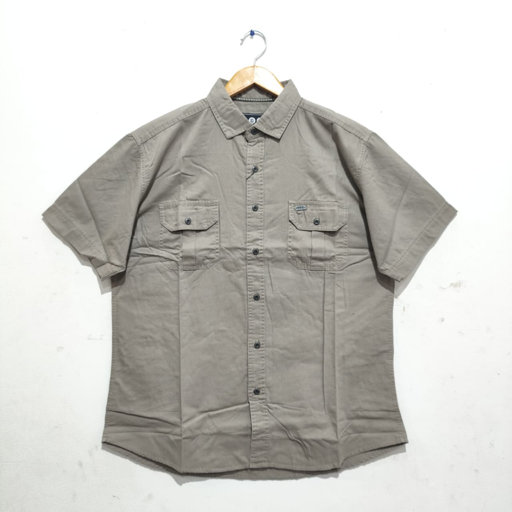 RGB Kemeja Pria Polos Dua Saku Abu Lengan Pendek RHMP.11061501