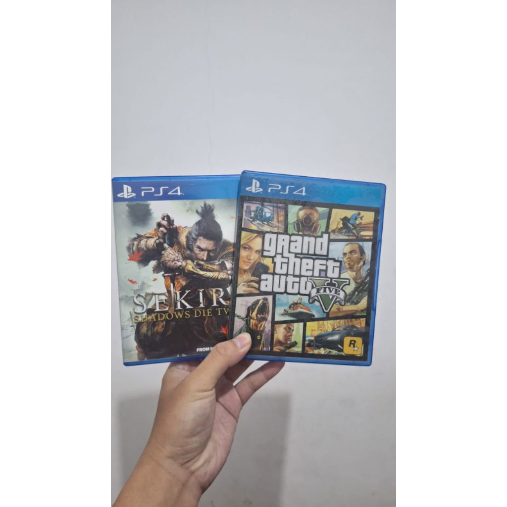 kaset bd ps4 GTA & SEKIRO
